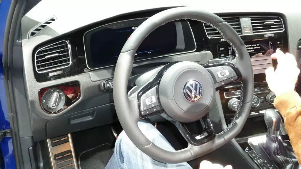 Découvrez l'intérieur de la Golf 7 et ses nombreux avantages, y compris son grand volume de coffre