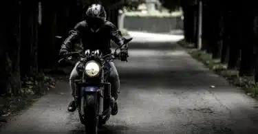 Quels sont les équipements indispensables pour assurer votre sécurité à moto ?