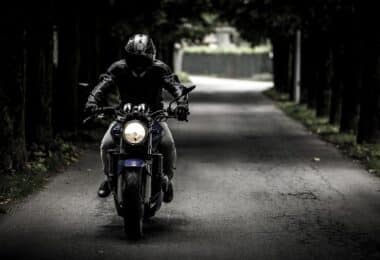 Quels sont les équipements indispensables pour assurer votre sécurité à moto ?