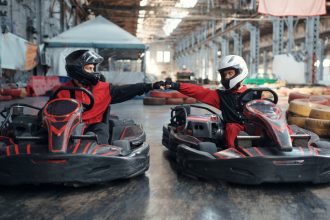 Casque de karting : normes, critères et pièges à éviter pour bien choisir